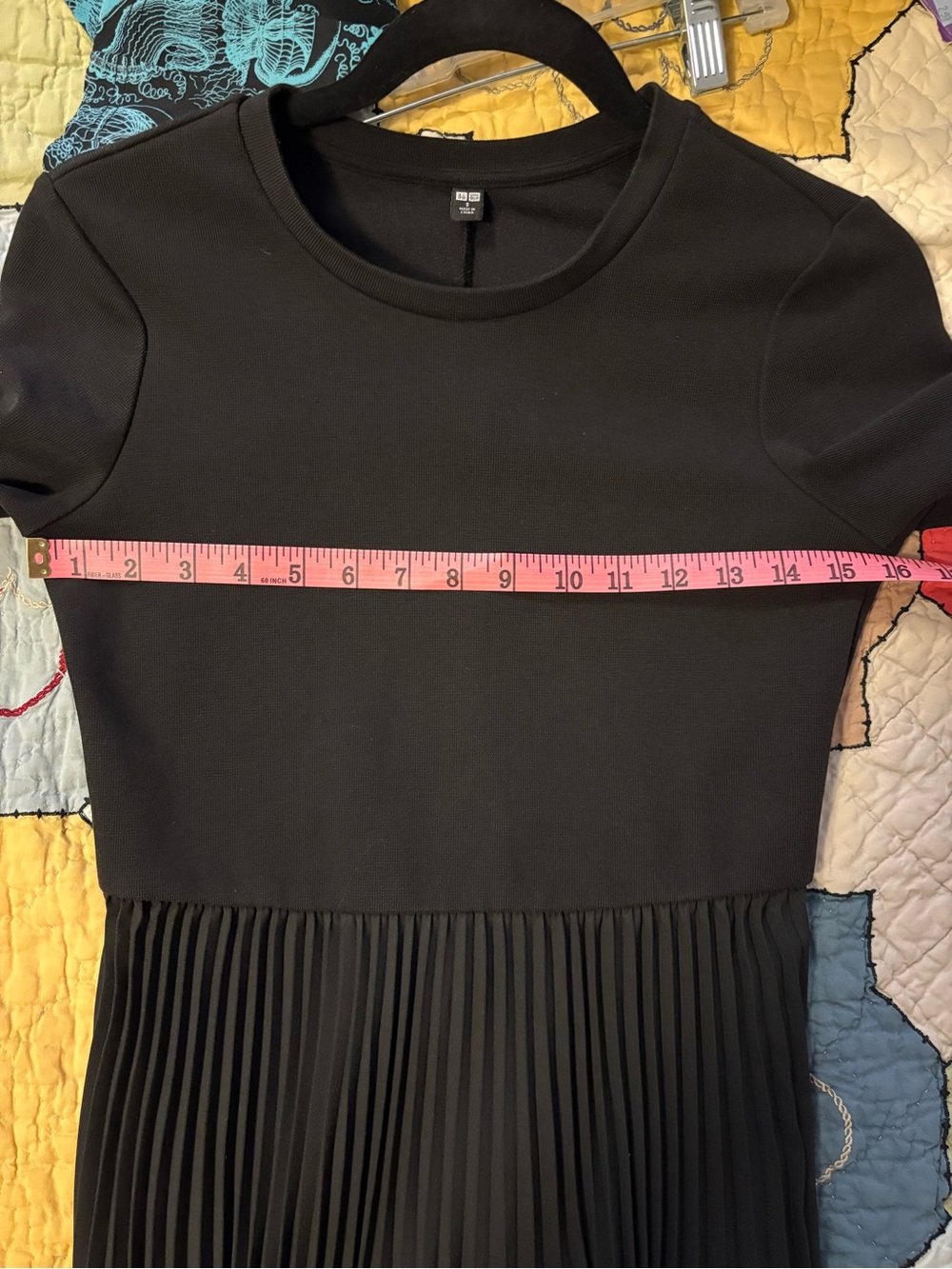 Uniqlo Japan Black Long Sleeve Pleated Midi Dress - Picture 5 of 8